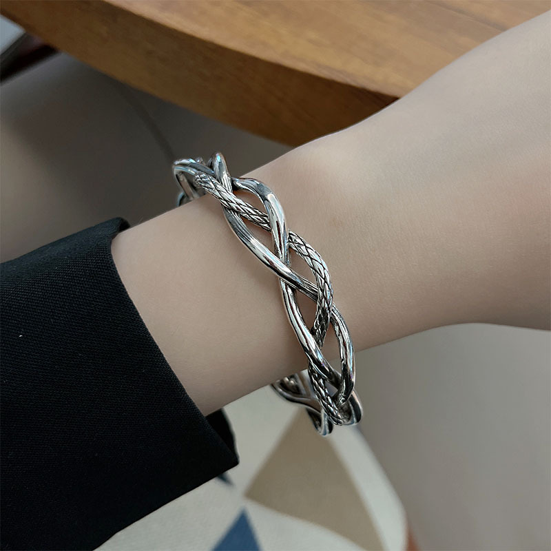 2023 nuevo estilo coreano tailandés plata retro pulsera de giro de tres hilos simple luz de lujo angustiado todo partido pulsera abierta para las mujeres