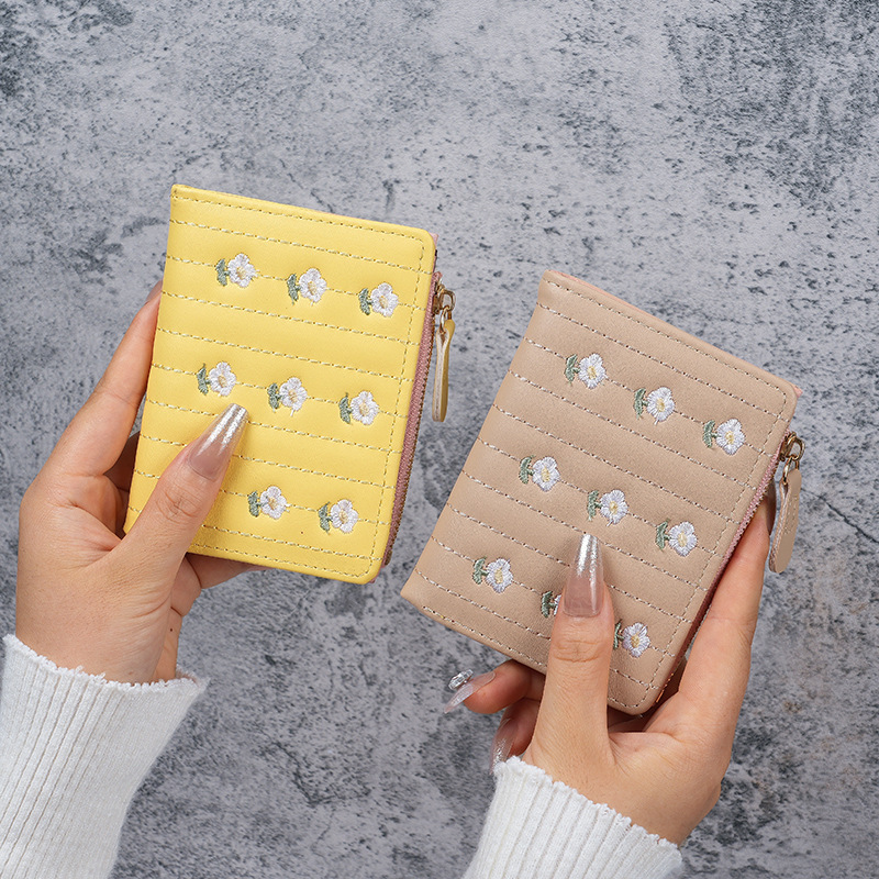 Nueva moda coreana linda billetera de mujer bordada al por mayor simple estilo corto dos veces cambio bolsa de tarjeta wallet