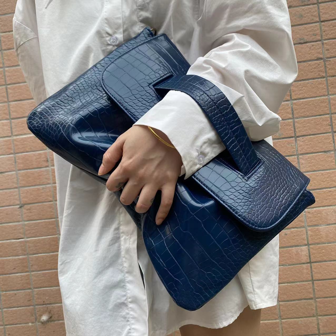 337g Weight Polyester Lining Material Flip Cover Closure Type Single Shoulder Strap Strap Type Envelope Bag Bags Type Casual, Daily, Shopping Occasion Pu Leather Material Solid Color Pattern All Seasons Season Women's Gender Elegant, Streetwear Style Square Shape Large Size Women's Large Pu Leather Solid Color Elegant Streetwear Square Flip Cover Envelope Bag 5