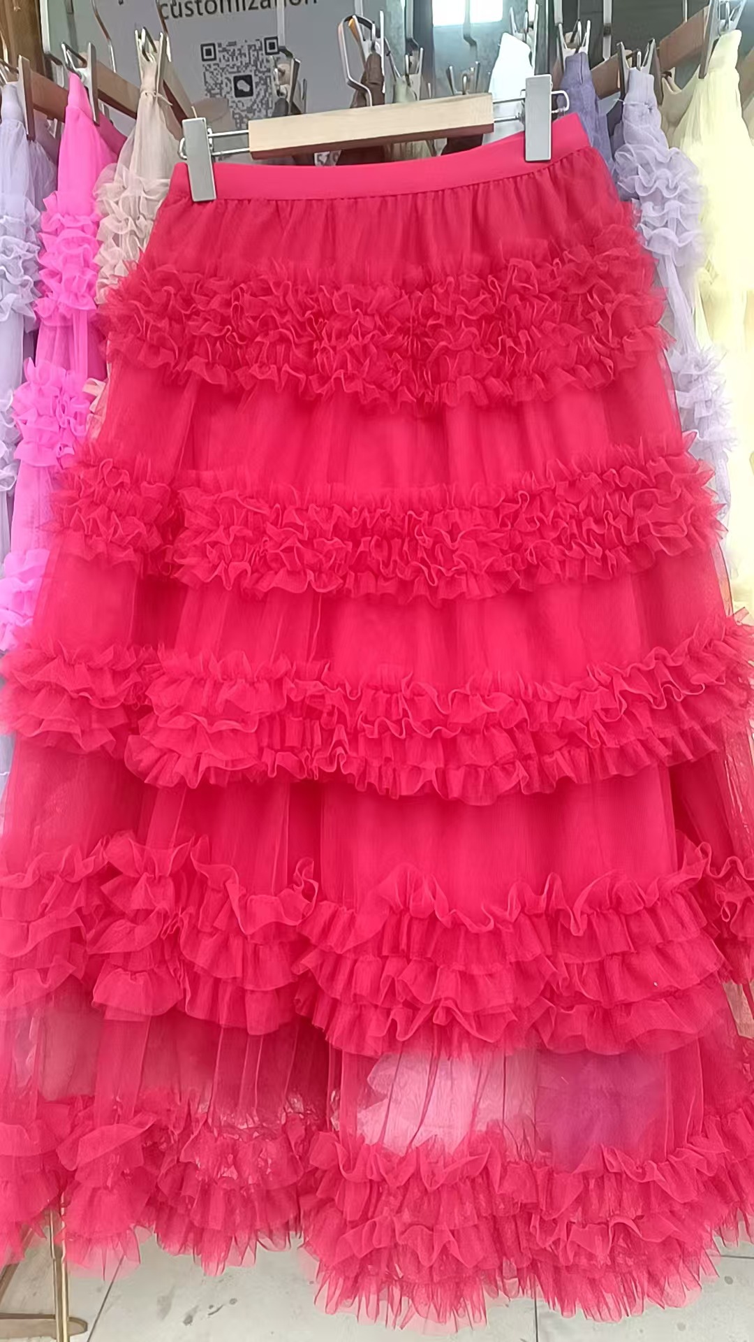 2025小衆アンドロメダの雰囲気感ロングスカート韓国系シンプルなネット糸は、ケーキを重ねてスカート4809を着ている