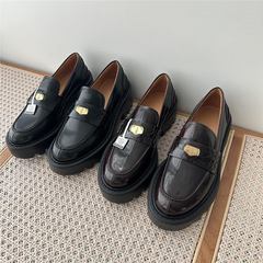 天板春秋の新型金貨楽福靴の女性英倫の厚い底が高くなります。