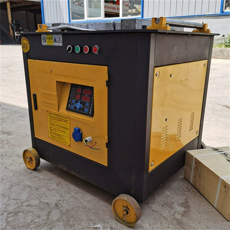 Гибочный станок для стальных стержней на строительной площадке. Прочный гибочный станок с ЧПУ. Гибочный станок для стали с резьбой GW42.