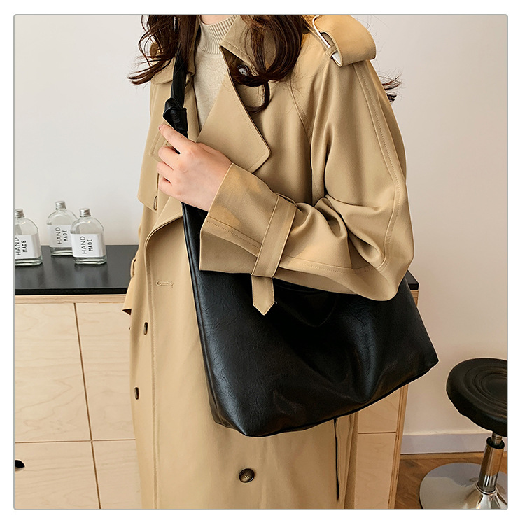 Large-capacity commuter bag for women, 2024 new style, fashionable and retro single-shoulder bag, casual and versatile, underarm tote soft leather bag undefined