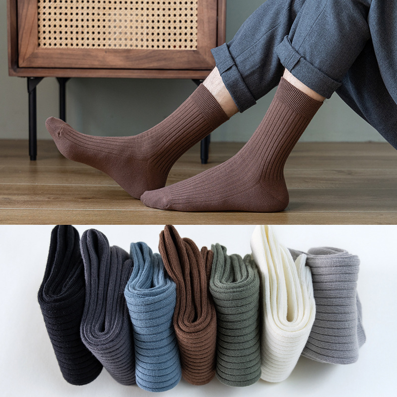 Qianyuan temporada de color puro calcetines de algodón a media pierna de algodón peinado de los hombres calcetines de los hombres a rayas transpirables calcetines de los hombres de otoño e invierno al por mayor