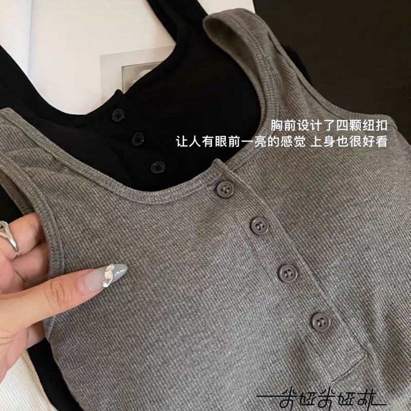 新商品は純綿のネジのボタンのベストを合わせます。|undefined