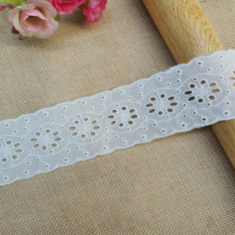 ダブルロックの綿の布のレースの補助材料は透かし彫りの刺繍のレースのファッション的な流行のスカートの服のウェディングドレスの補助材料です。