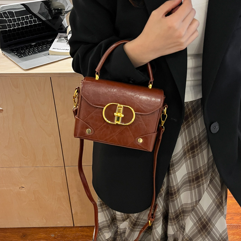 Bolso de mano super caliente para mujeres otoño invierno 2025 nuevo retro versátil bolso de hombro coreano bolso de mochila pequeña