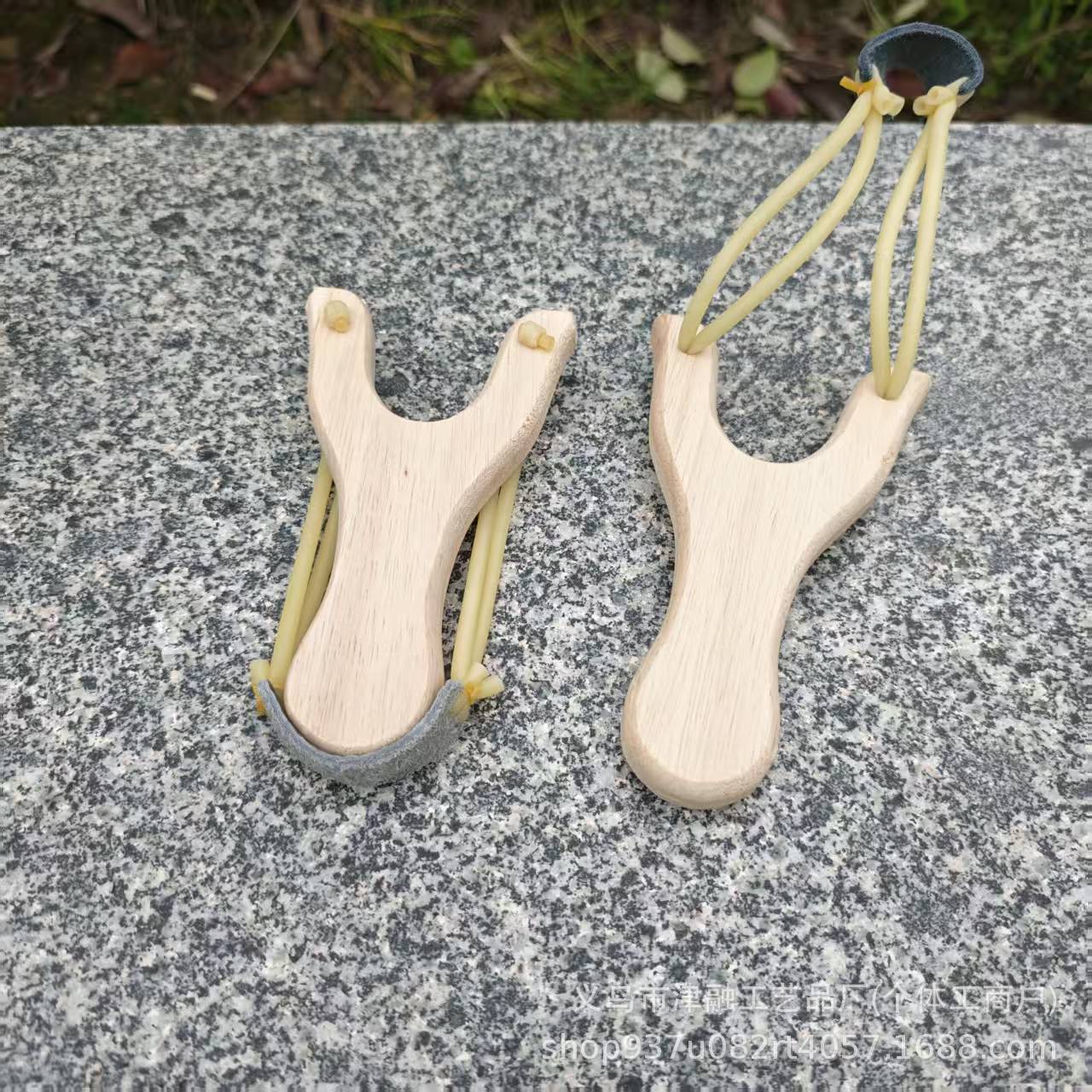 Slingshot de madera maciza tradicional de madera juguetes nostálgicos de madera al aire libre Slingshot tiendas de fábrica de mercado nocturno al por mayor