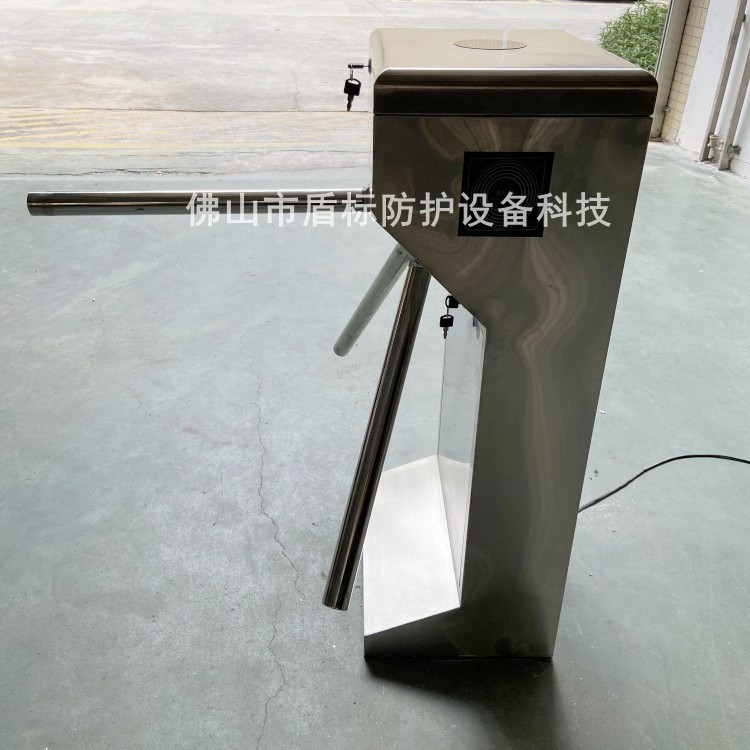 商场景区进出口单向滚轴单向闸 不锈钢棍式三叉旋转道闸 只出不进
