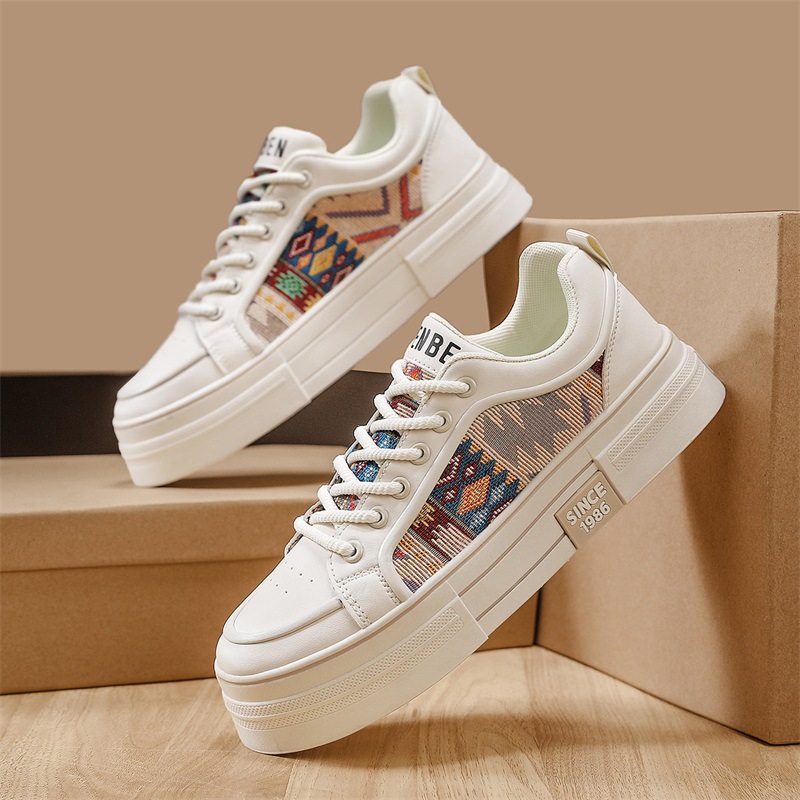 Zapatos de hombre de primavera y verano 25 nuevas tendencias simples y de moda, zapatillas de deporte casuales de todo fósforo de cuatro estaciones, zapatillas de deporte cómodas sin cordones