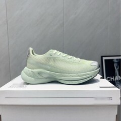 トレンディでファッショナブルで多用途な厚底レースアップ通気性カジュアルシューズ女性用 2025 春と秋の新しいメッシュお父さん靴カップル用