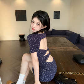 辣妹性感碎花裙夏季女装方领后背镂空设计感短款连衣裙洋气包臀裙