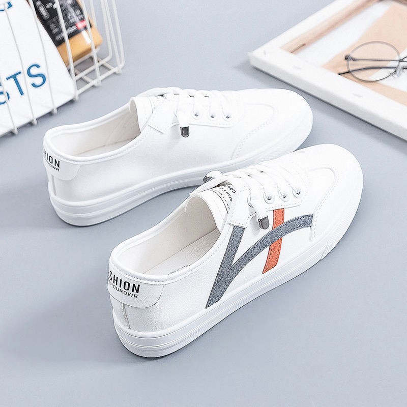 Zapatos blancos casuales universales para mujeres verano 2025 nuevos zapatos de skate transpirables de malla cómodos zapatos deportivos para mujeres