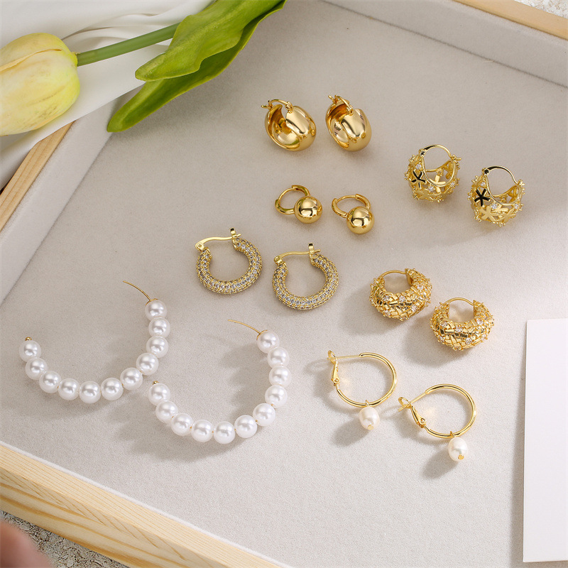 Cross-border Venta caliente pendientes de perlas geométricas ins estilo Luz de lujo elegante de lujo Chapado en cobre 14K pendientes de joyería de oro real al por mayor