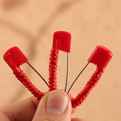 本命年の手編み金剛結紅縄ブローチ身を守って無事に子供の安全ピンを圧倒します。