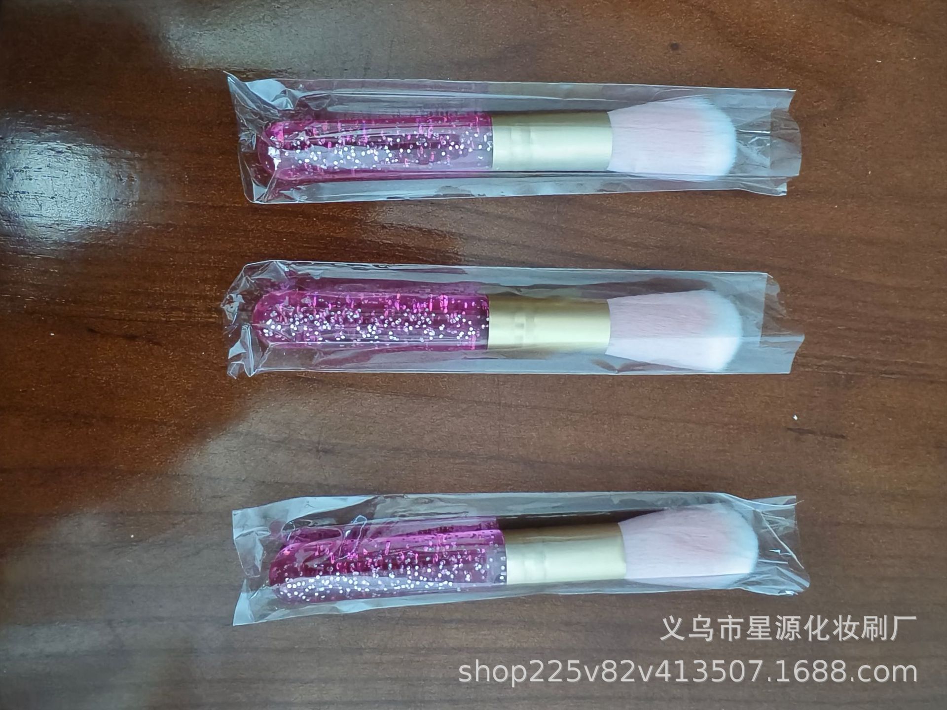 Brocha de Maquillaje Individual Little Odin, Brocha para Rubor, Base, Polvo Suelto, Contorno, Iluminador, Paquete Individual, Herramientas de Belleza al por Mayor