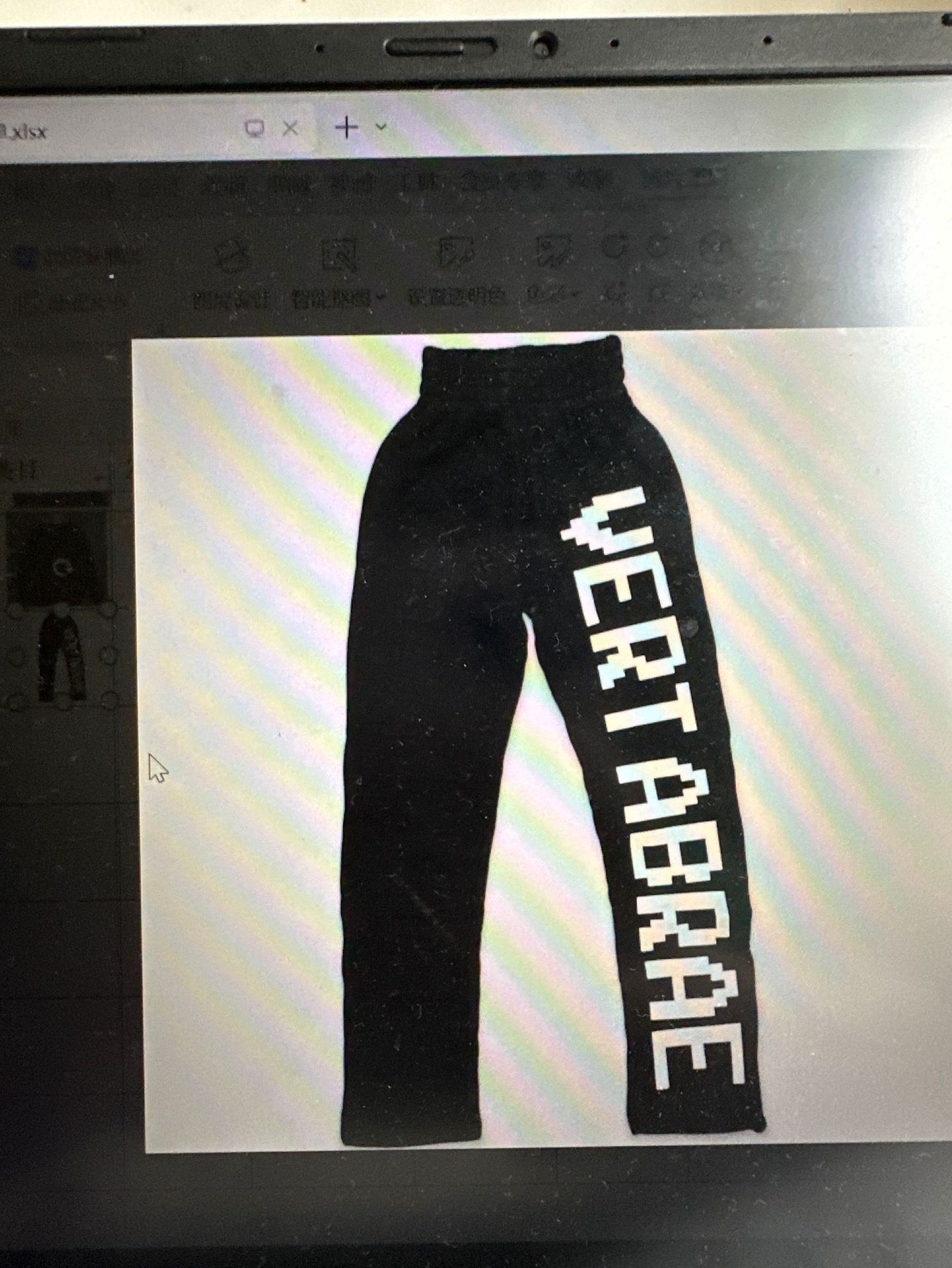 Dos pantalones negros.