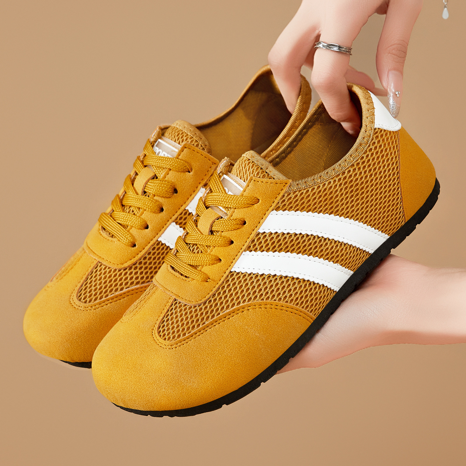 Zapatos de verano de malla zapatos de entrenamiento de estilo ancho no apretado pies zapatos de abertura superficial zapatos de moda casual zapatos de mujer transpirables