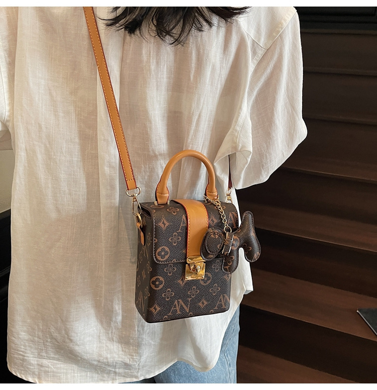 A new Korean-style versatile and simple single-shoulder crossbody bag for women in the summer of 2025, featuring a Korean-style mobile phone bag undefined