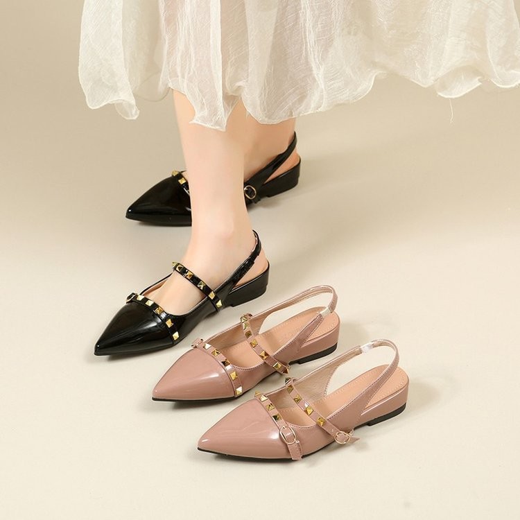 El temperamento explosivo aumenta los zapatos de verano para mujeres 2026 temperamento remaches punta marizhen usar zapatos de barco de cuero esmaltado poco profundo
