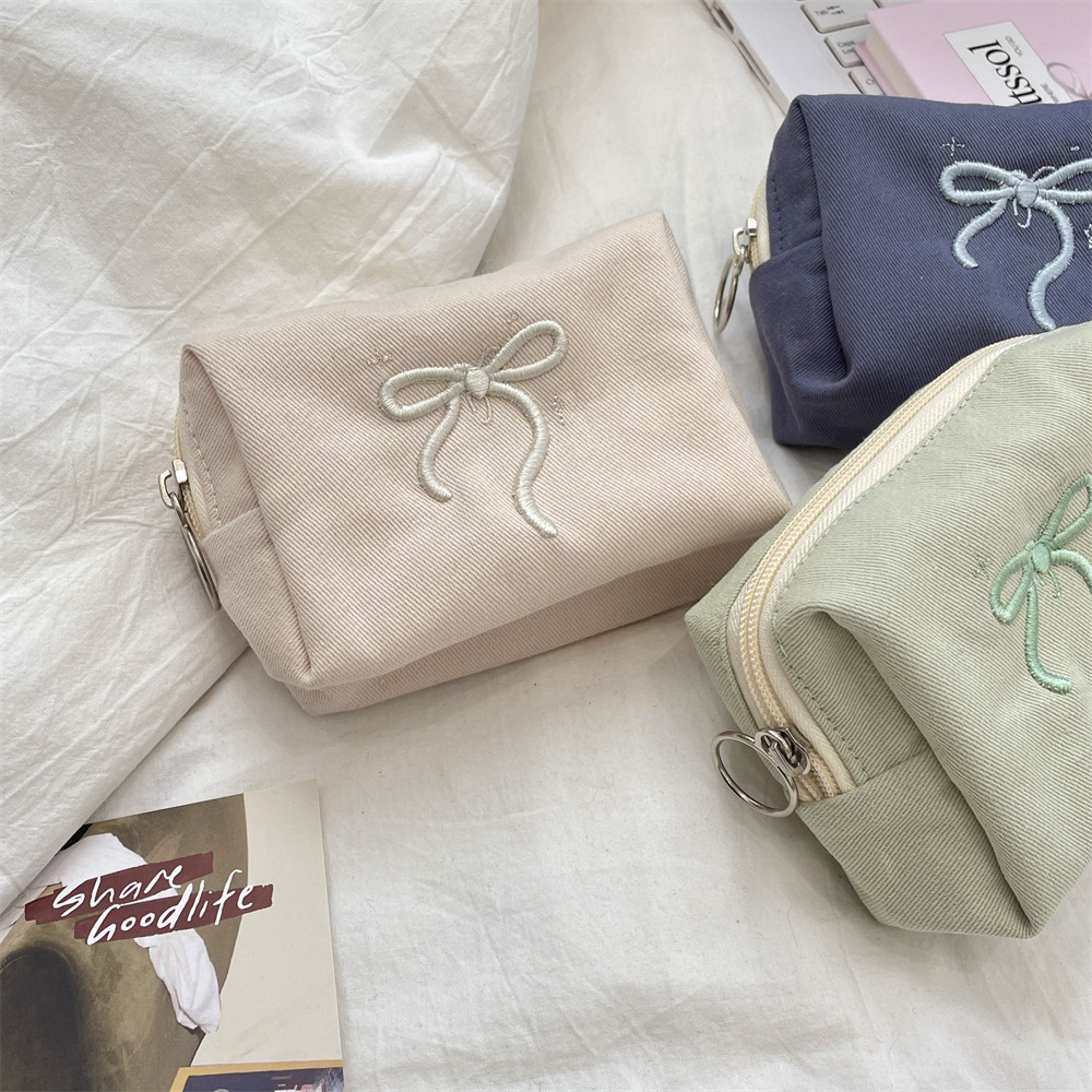 66g Weight Canvas Lining Material Lace Fashion Element Zipper Closure Type / Strap Type Cosmetic Bag Bags Type Holiday, Travel, Daily Occasion Polyester Material Bag, Knot, Butterfly, Bow Knot Pattern All Seasons Season Women's Gender Cute Style Square Shape Cute Bag Knot Butterfly Polyester Lace Square Makeup Bags 22