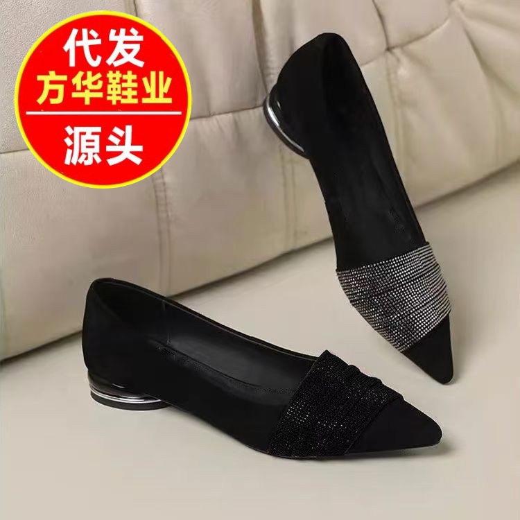 2026 primavera nuevos zapatos franceses superficiales de un solo estilo, temperamento de diamante francés, temperamento punzante, zapatos de tacón negro universal