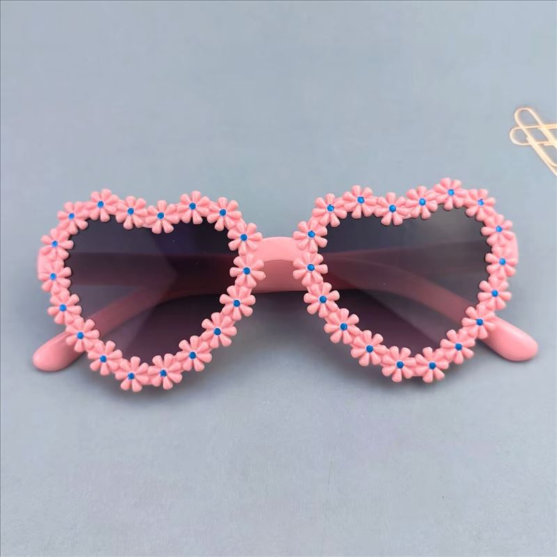 Heart Shape Pattern Cute Novelty Heart Shape Ac UV400 Protection Tinted Lenses Special-Shaped Mirror Full Frame Kids Sunglasses