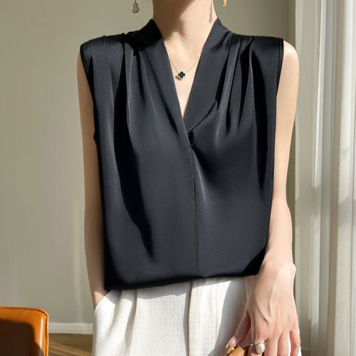 Satin-like silk-feel V-neck camisole for women: summer office wear, sleeveless inner layer, halter-style solid-color top