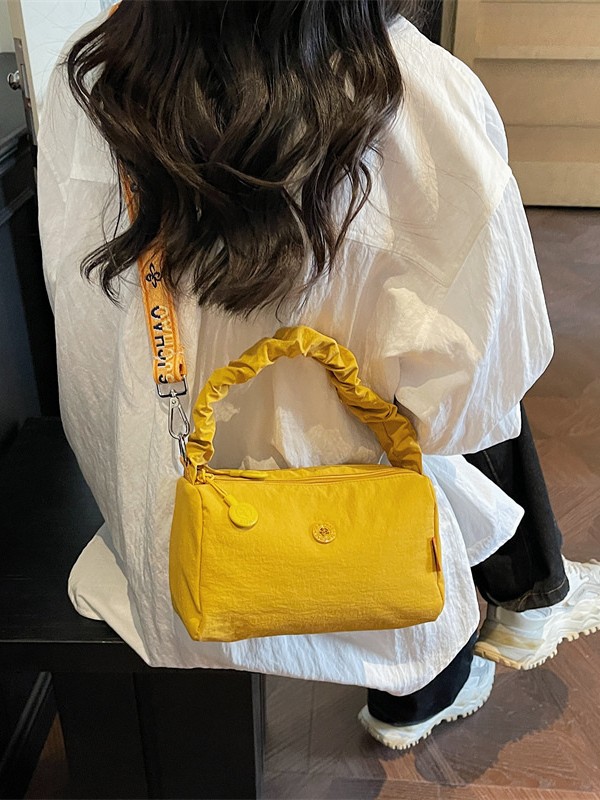 Bolso de tela de nylon de moda para mujeres 2026 nuevo estilo coreano bolso pequeño de tendencia nicho de diseño plegable bolso de mano image 1