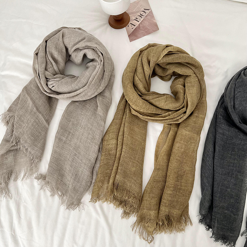 Otoño y invierno bufandas de mujer nuevo ocio versátil color sólido transpirable borde de lana gruesa bufandas cálidas bufandas de seda al por mayor