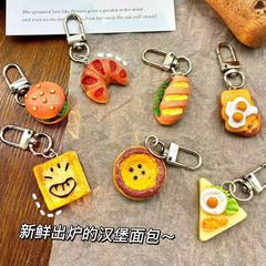 ハンバーガーのキーホルダーのオムレツの可愛いプレゼントのトーストをシミュレーションします。