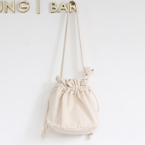 Korean version of Internet celebrity bucket bag with casual and simple retro crossbody bag for women, cute forest style literary canvas shoulder bag