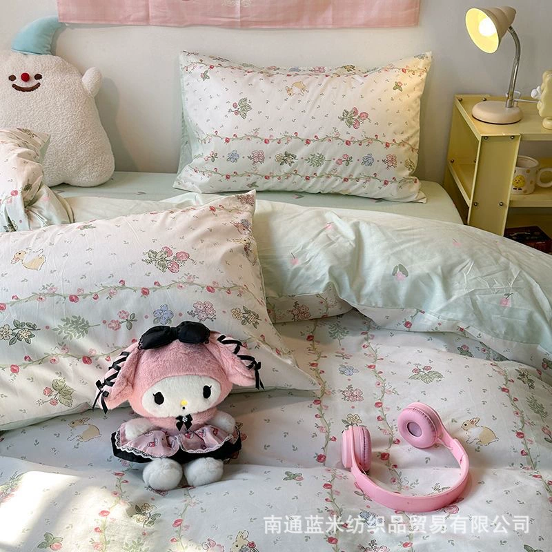 Набор простыней (Hello Kitty) 3–4 предмета, разные принты, размеры 150/180/200/120/150 см