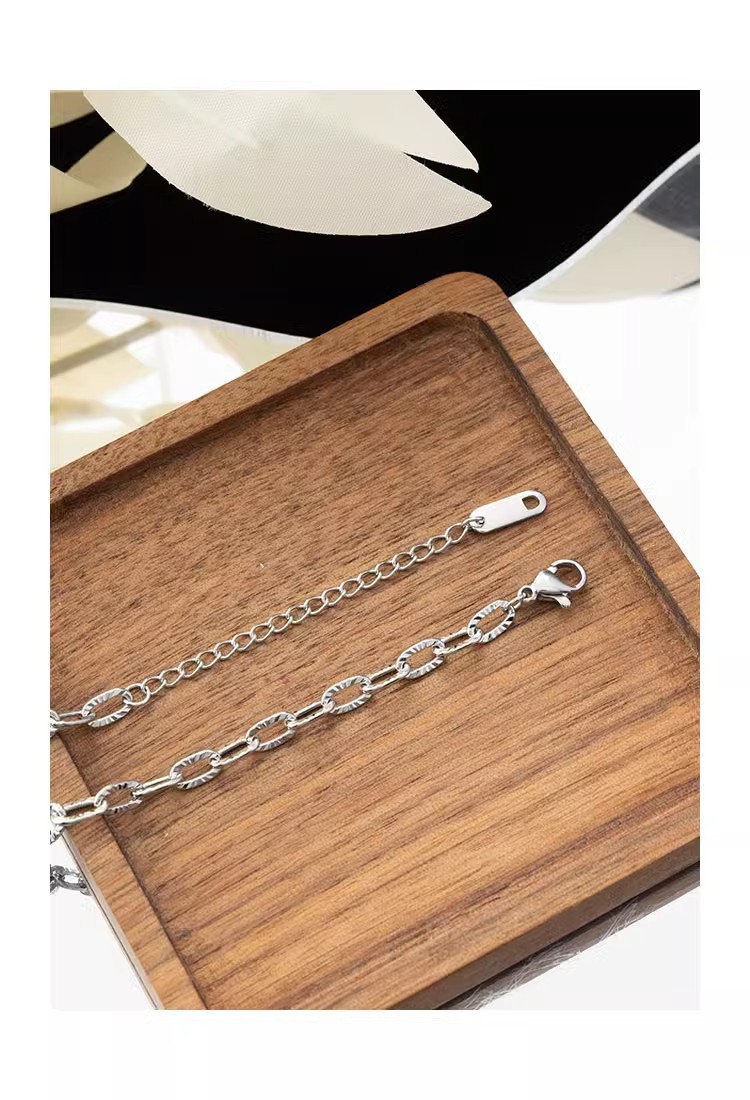 European Gold Embossed Link Bracelet Minimalist Thin Design_voghion.com
