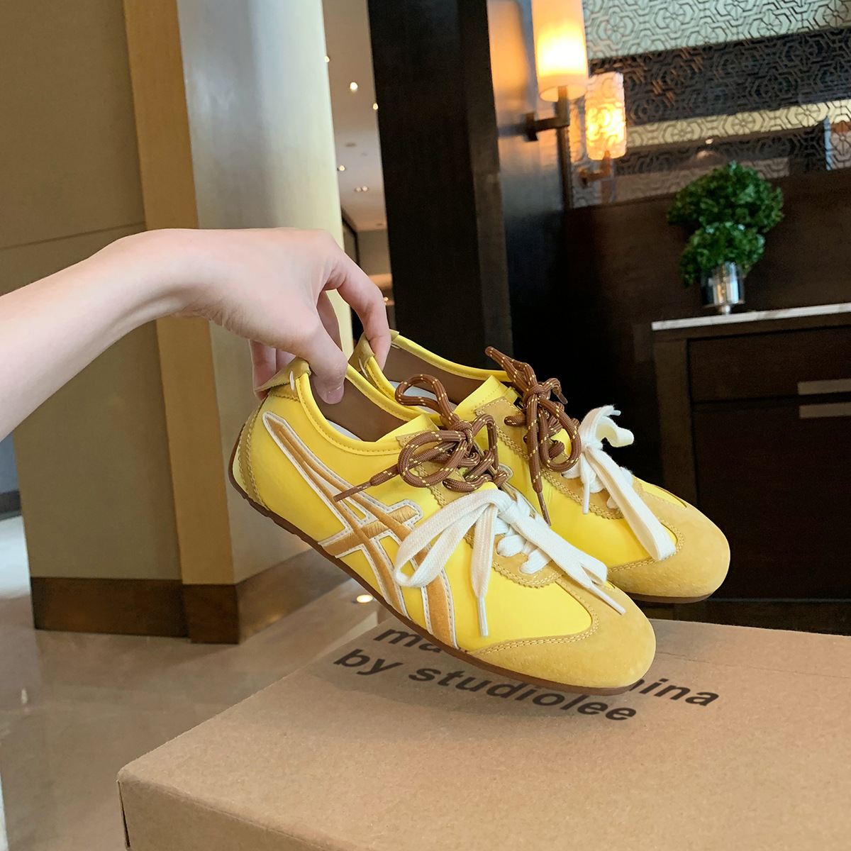 Versión de cuero de vaca ~ Grape Madre con el mismo color de moda doble cordón de zapatos de entrenamiento casuales de cabeza cuadrada zapatos deportivos casuales de mujer