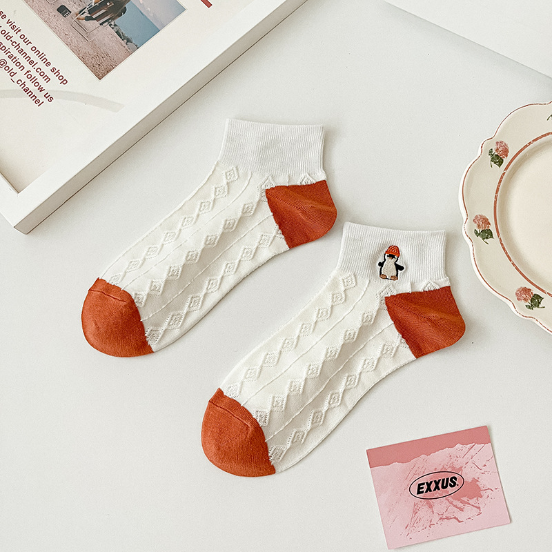 Calcetines mujer color sólido algodón primavera y verano calcetines de barco finos tubo corto bordado animales pequeños calcetines Zhuji al por mayor