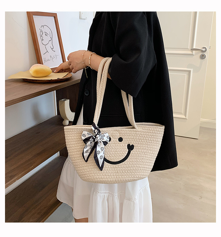 Nihaojewelry Retro Smiley Straw Woven Bucket Bag Wholesale display picture 7