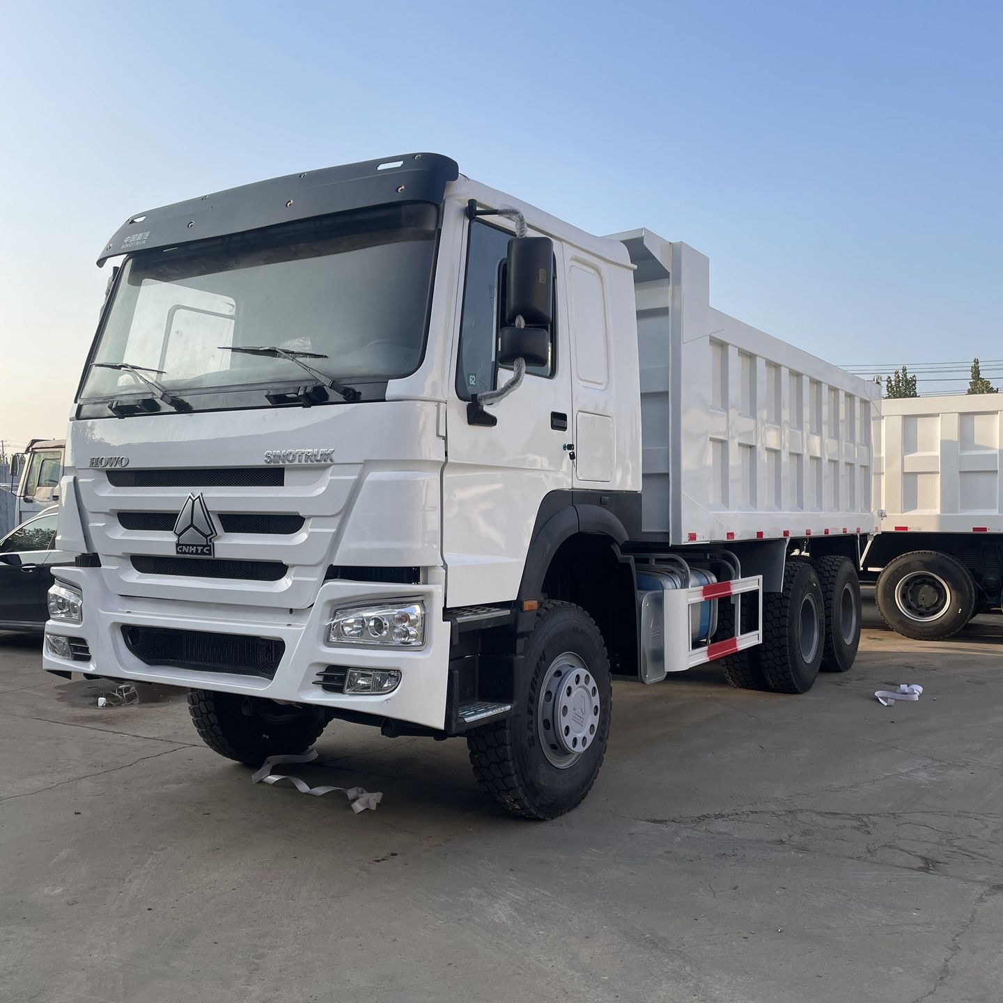 Cross-Border African Howo 8-Wheel 371-Horsepower Heavy-Duty National Standard 2 Dump Truck for Transporting Soil and Gravel