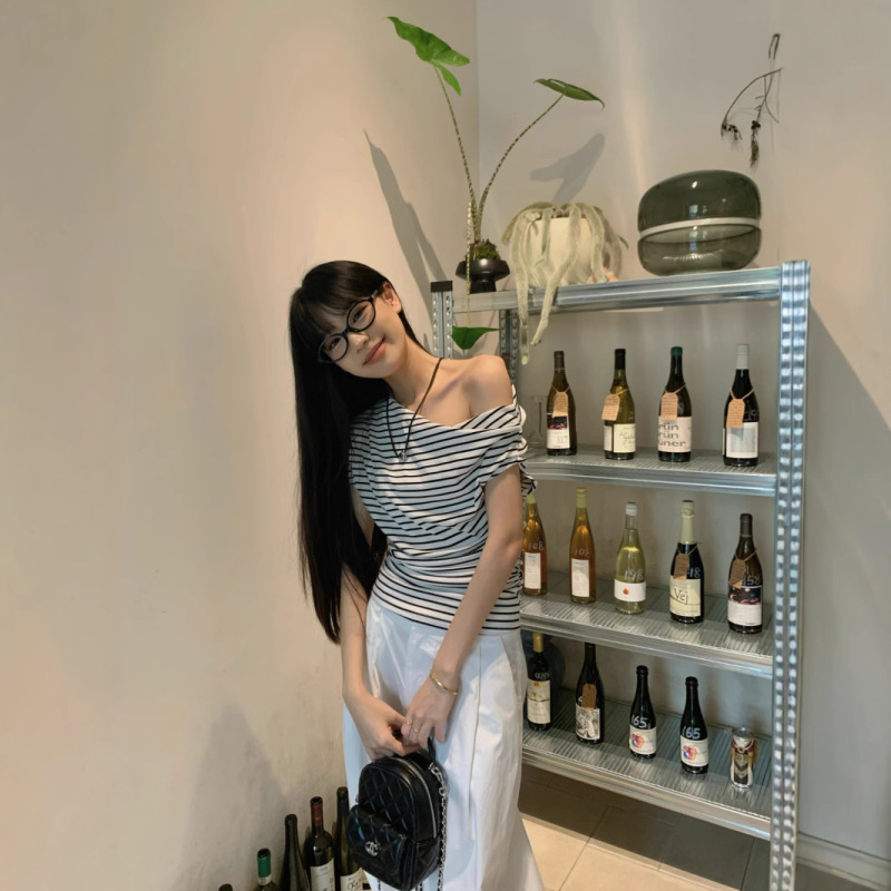设计感斜肩短袖T恤女2025夏季新款辣妹修身显瘦露肩条纹学生上衣|undefined