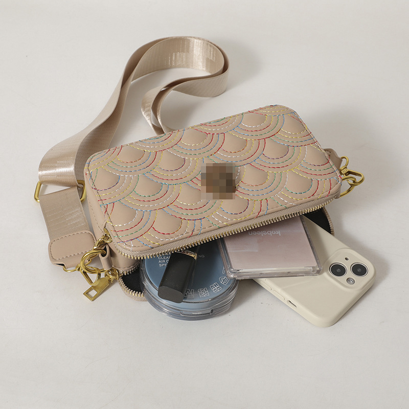 Bolso de hombro transfronterizo, diseño de nicho femenino, moda, tendencia, bolso de mensajero, cinturón de hombro ancho tallado de alta gama, bolso cuadrado pequeño para cámara