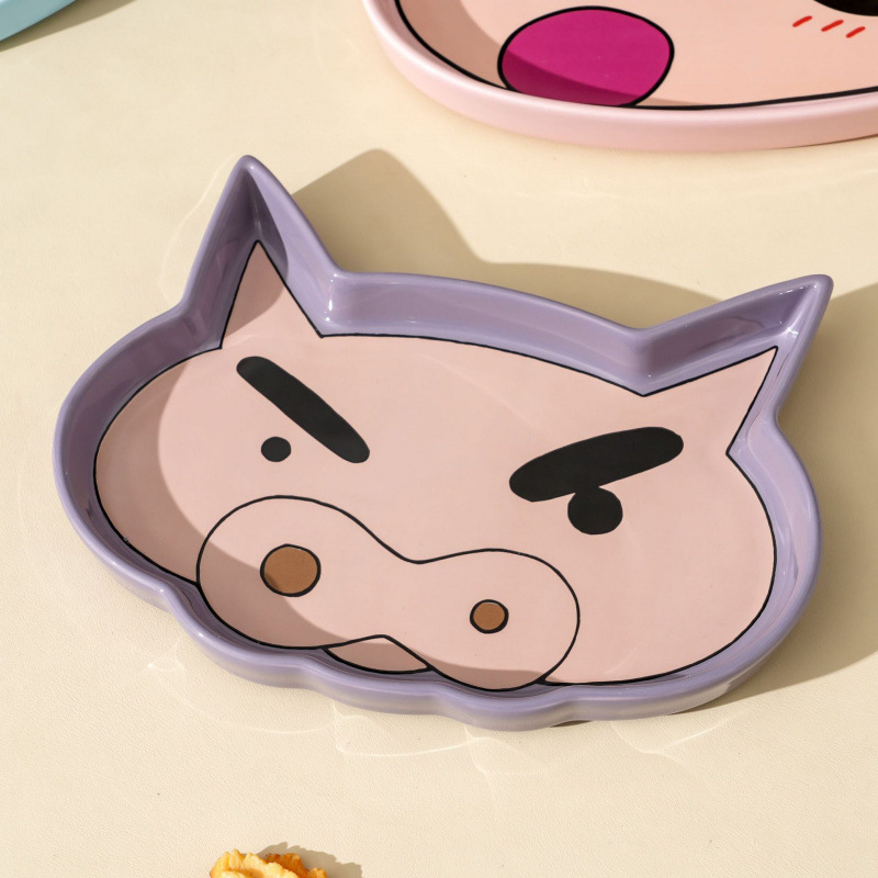 Crayón pequeño nuevo encantador plato de cerámica cubiertos domésticos dibujos animados nuevos plato de porcelana de arroz personal creativo y atractivo
