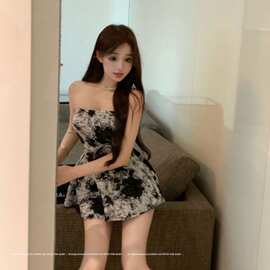 水墨画裹胸连衣裙女夏季收腰短裙高级感一字肩纯欲风抹胸中短裙子