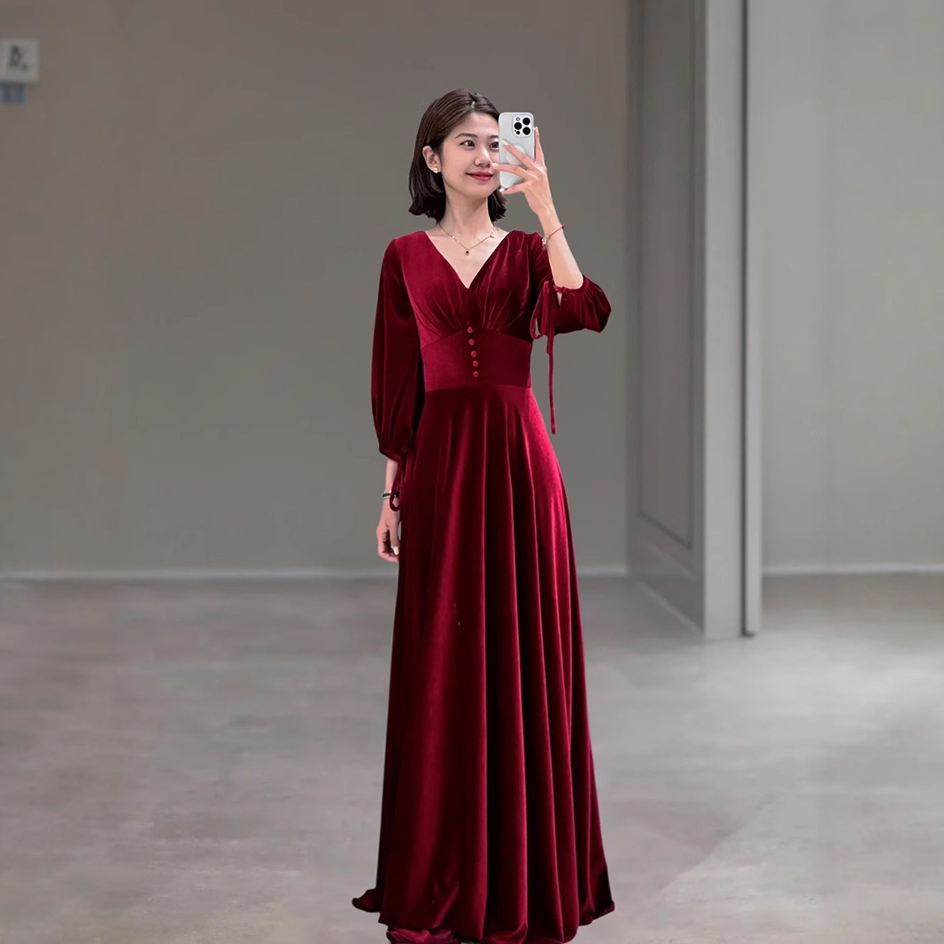 Vino de banquete de alto nivel rojo vestido de cuello en v vestido de brindis de novia de manga larga grande vestido de adelgazamiento diario