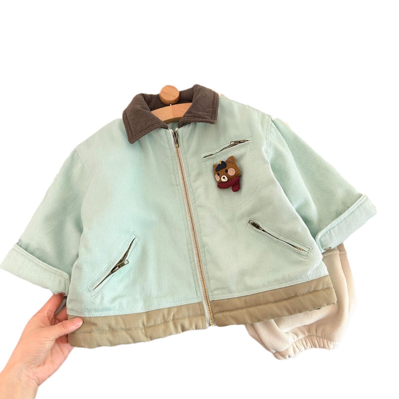 이제 소년 코트 두꺼운 가을과 겨울 2024 새로운 아동복 면화 패딩 자켓 크림프 거리 어린이 겨울복