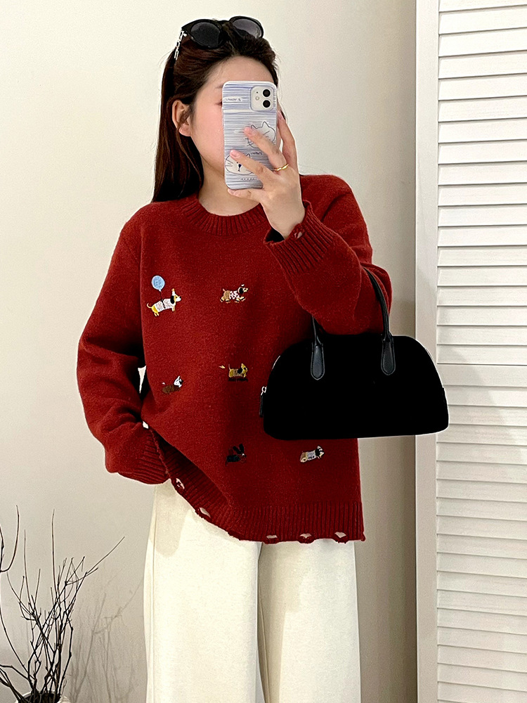 Large-sized embroidered puppy sweater for women, loose and laid-back knitted sweater for winter 2025, casual top for chubby girls 23258