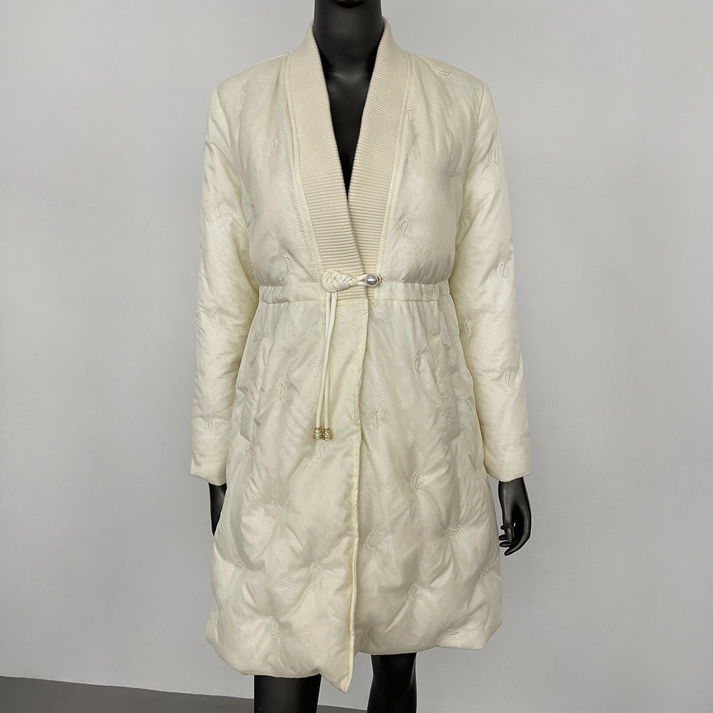 Abbigliamento da donna Giacca da donna di media lunghezza con vita sottile e giacca da donna in piumino d'anatra bianco di alta qualità con stile e nuovo ricamo sul collo a V_voghion.com