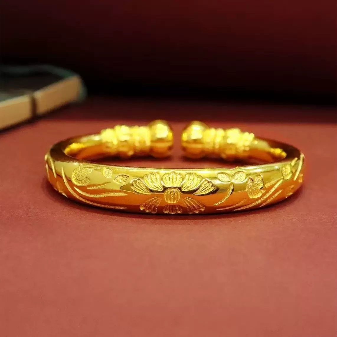 新中式新款古法传承梅花对珠哑光手镯女开口时尚镀金灯笼手环批发