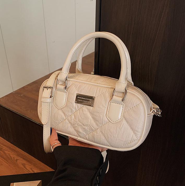 Bolsa de bolos de mano popular de este año para mujeres 2025, nueva bolsa de hombro de tendencia universal de alta calidad, bolso cuadrado de estilo extranjero