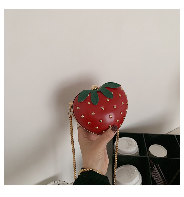 Women's Medium Pu Leather Strawberry Cute Heart-shaped Lock Clasp Crossbody Bag display picture 3