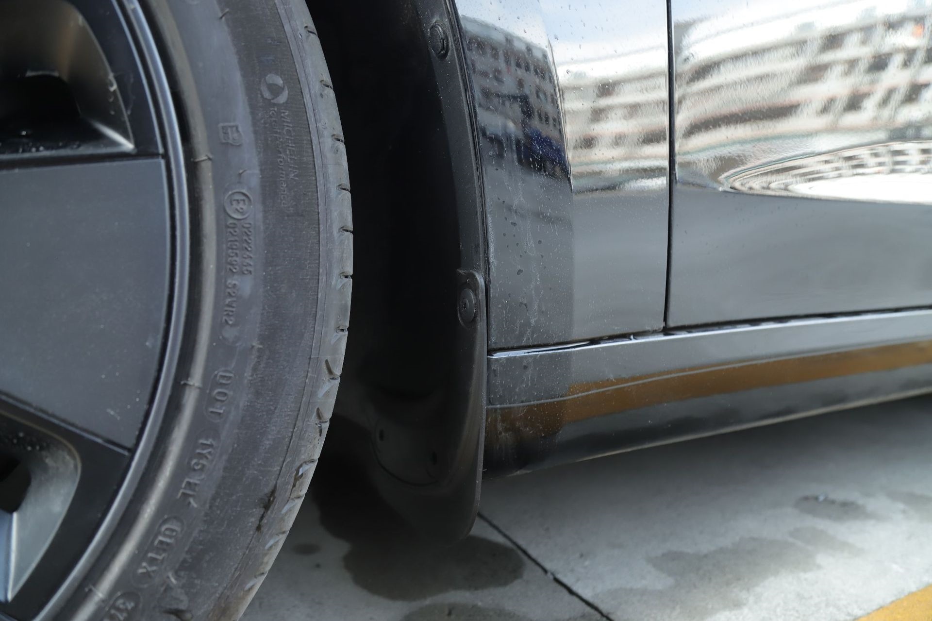 Suitable for Six-Seater Tesla Yl Mudguards, Upgraded Version of Model 3/Y Short Tire Front Mudguards Modification